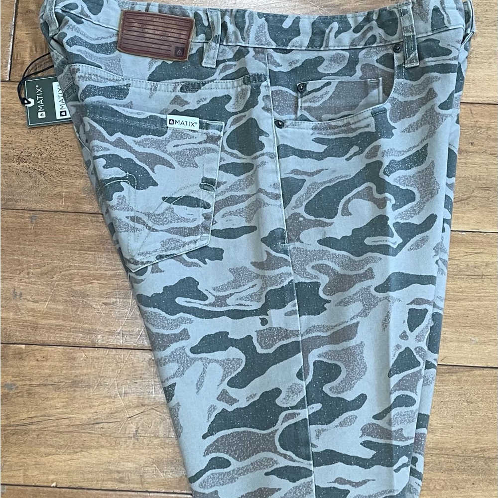 MATIX - “Gripper fit” - light green tiger Camo shorts **NWT**
